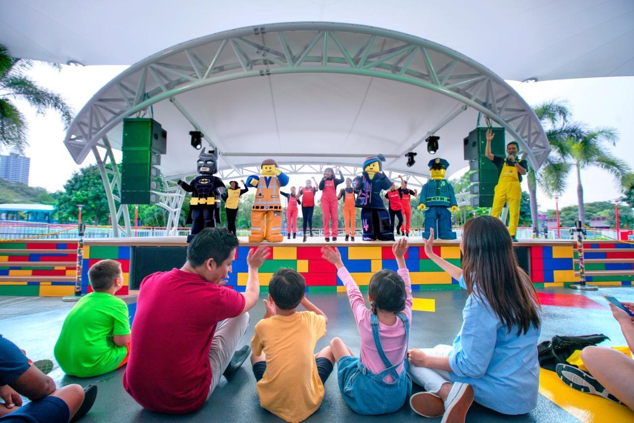 Legoland Malaysia Hotel Nusajaya  Exteriér fotografie LEGO Show