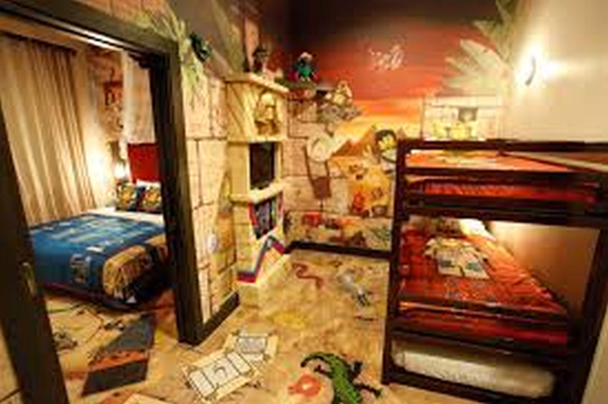 Legoland Malaysia Hotel Nusajaya  Exteriér fotografie A typical dorm room at the University of Michigan