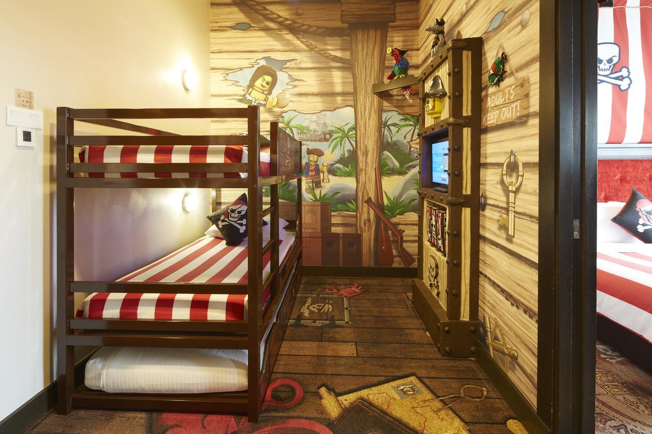 Legoland Malaysia Hotel Nusajaya  Exteriér fotografie A bunk bed in a children's room