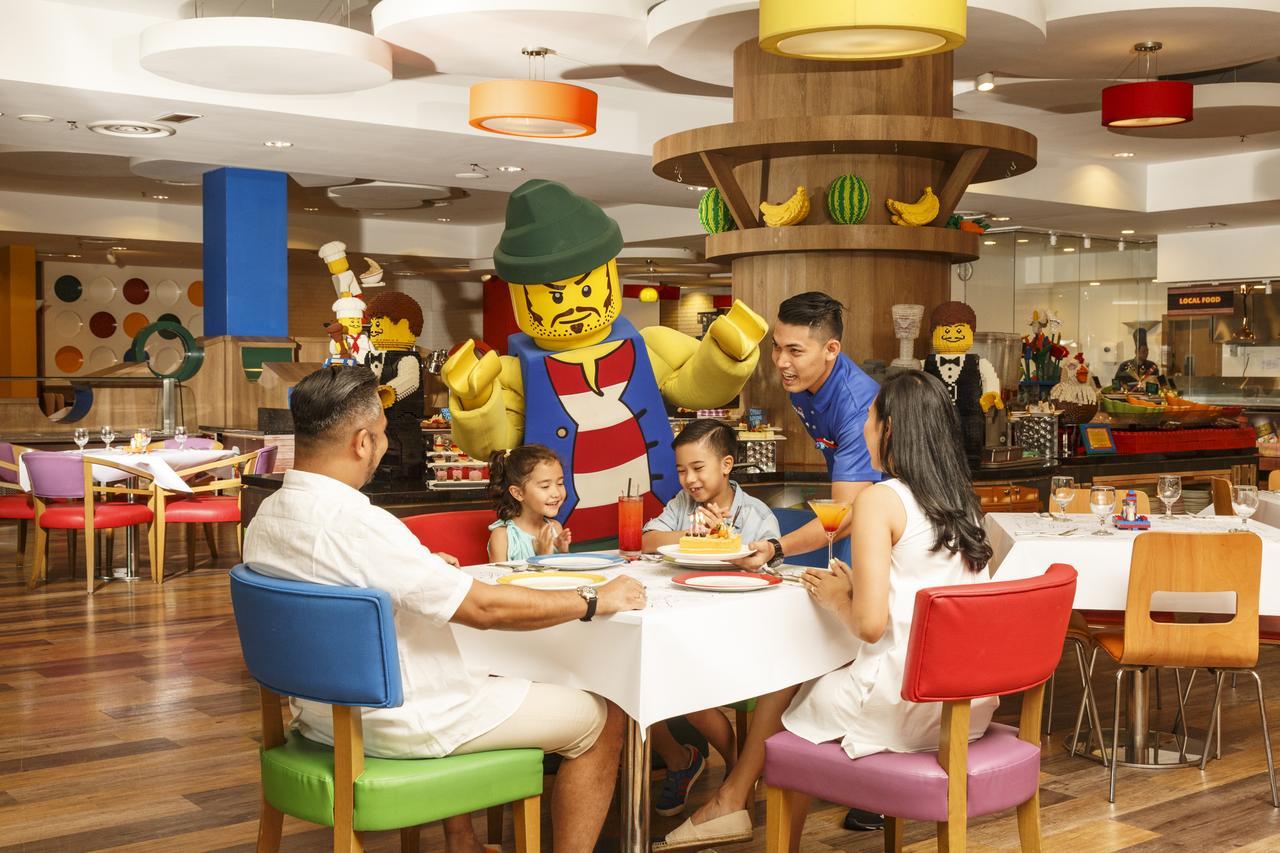 Legoland Malaysia Hotel Nusajaya  Exteriér fotografie Family dining at LEGOLAND Malaysia Resort