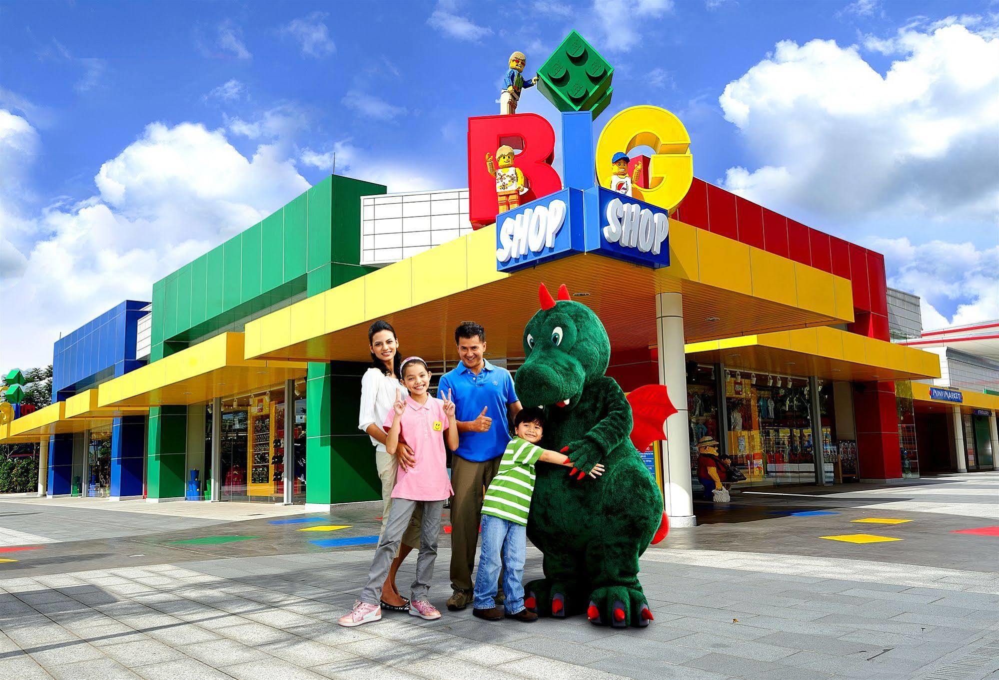 Legoland Malaysia Hotel Nusajaya  Exteriér fotografie The LEGO Group's first store in the Americas opened in 2008 in San Marcos, Texas.